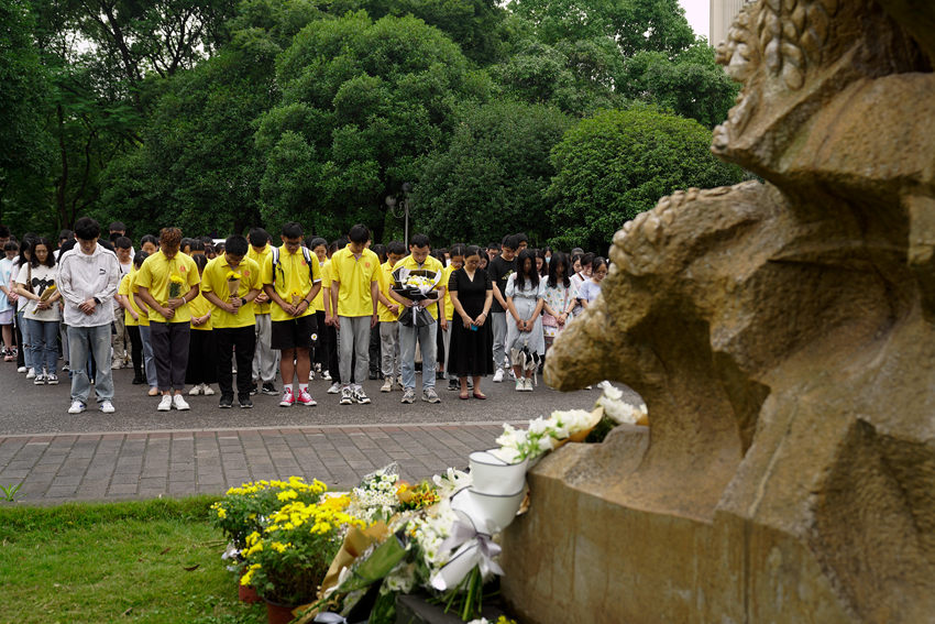 ϴW԰lǰУ@Ԭ¡ƽǰIĬ͢z 