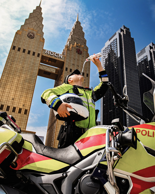 82ؑcϰ^־徯T꠆Tڹg϶aˮֱˇz