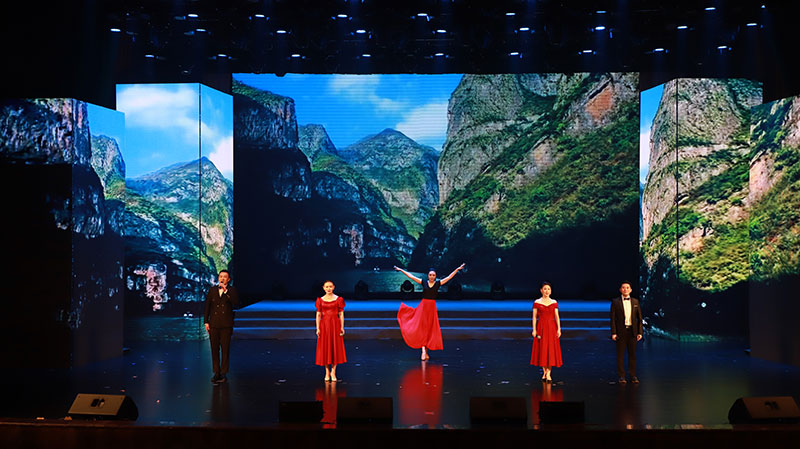 重慶交通大學《百年滄桑路，交通強國夢》。重慶理工大學供圖