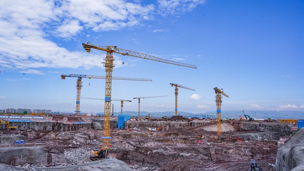 重慶機場T3B航站樓及第四跑道項目建設有序推進。重慶機場集團供圖