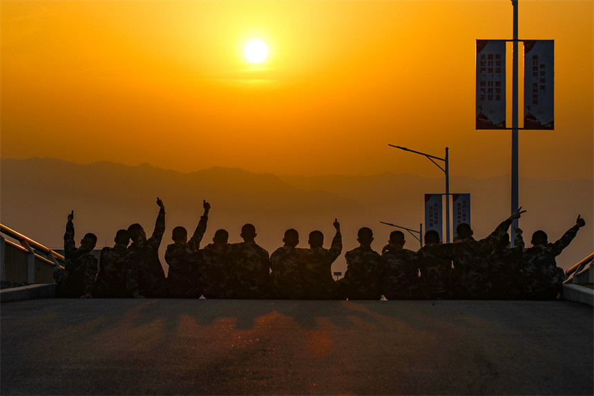 侯ٱYӖһͬpϦz