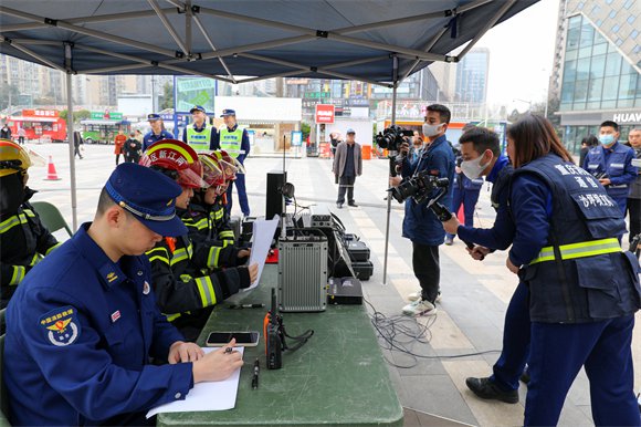 應急宣傳拉動實戰演練現場 兩江新區消防救援支隊供圖