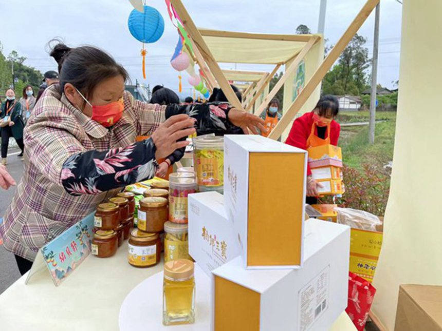 特色農產品展銷。黃亞輝攝