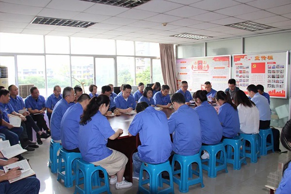 西計公司主題黨日活動深入開展“十個如何”大討論。重慶機電集團供圖