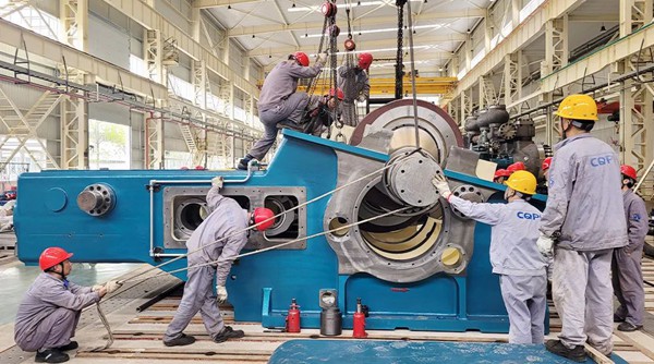 重泵公司技術團隊完成國內壓力最高尾礦輸送用礦漿泵機組研制。重慶機電集團供圖