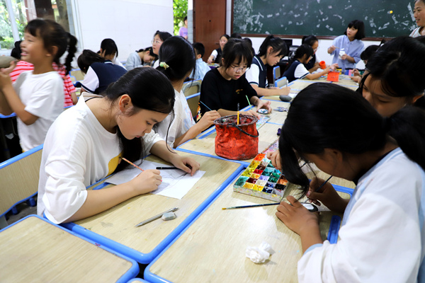 龍西中學“鵝卵石畫工作坊”。大足區委宣傳部供圖