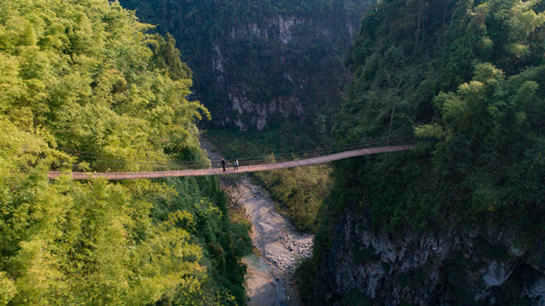 腰占鐵索橋。武隆區融媒體中心供圖