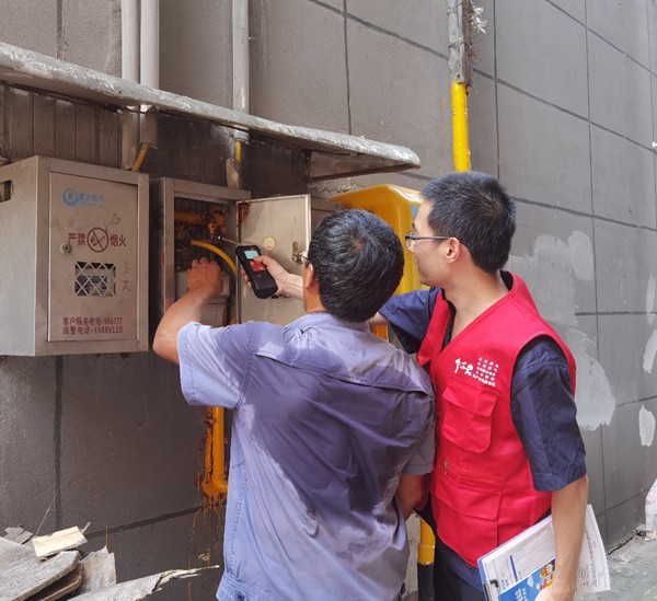 燃氣設備巡檢。重慶燃氣集團供圖