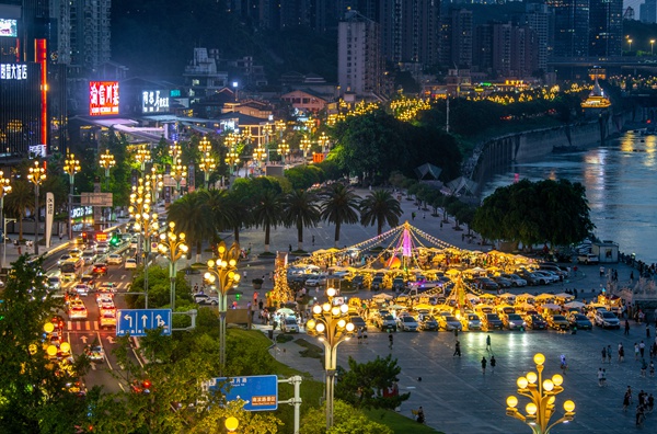 不夜南濱生活節啟幕。郭旭攝