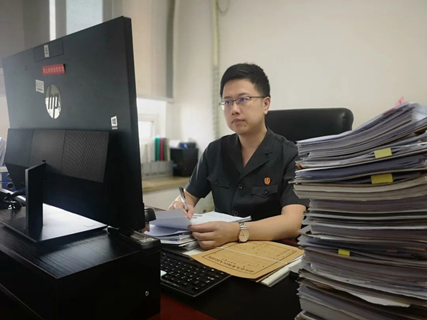 葉倩青正在工作。受訪者供圖