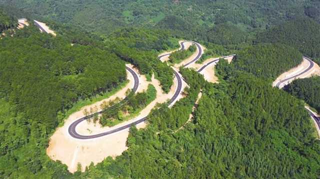 內槽旅游健康路，蜿蜒游走明月山