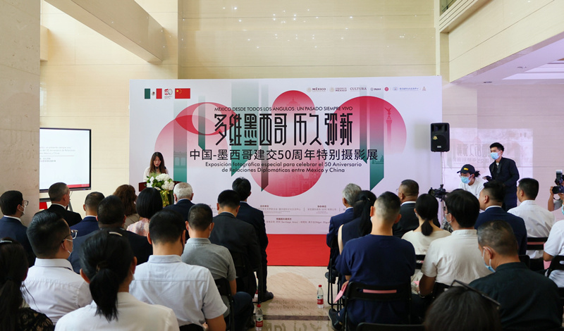 攝影展開幕式現場。李聰沖攝