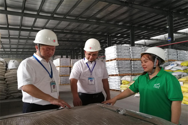 走進企業。潼南區委宣傳部供圖