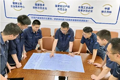 重通集團壓縮機技術團隊。重慶機電集團供圖