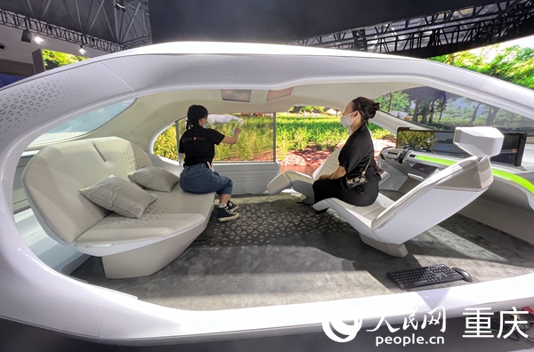 媒體現場體驗“SDA智能場景數字空間”。人民網 胡虹攝