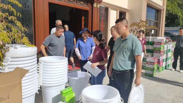 姜家鎮商會為有需要的鎮村準備應急物資。姜家鎮政府供圖