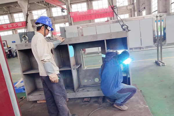 軍通公司上下開啟“加速”模式，全面復工復產，全力向奮戰三季度、完成全年4.6億的目標任務發起沖刺。重慶機電集團供圖