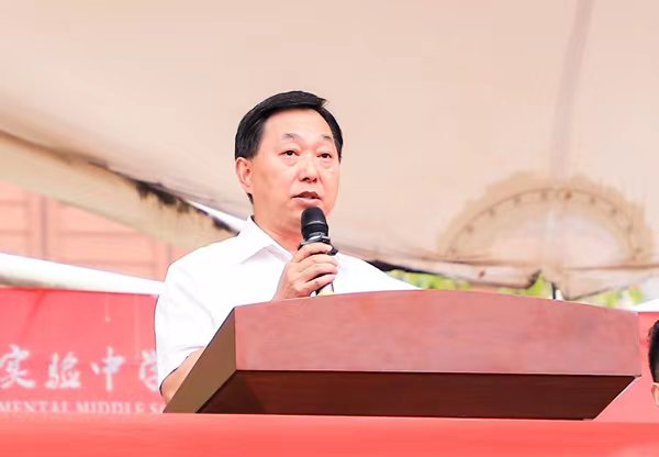 重慶一中黨委書記、校長唐宏宇。駱冬雪攝