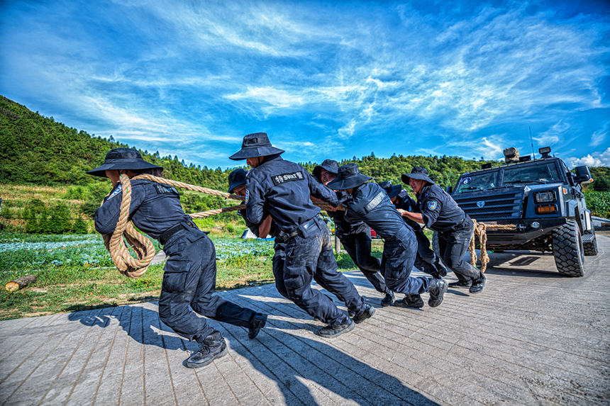 重慶特警2022年水陸兩棲專訓現場。