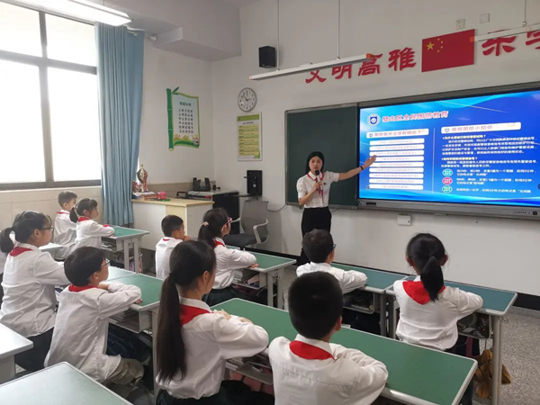 國防教育進校園。璧山區委宣傳部供圖