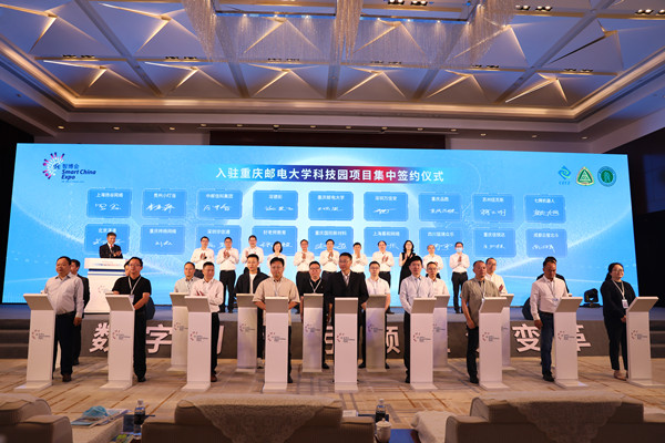 集中簽約儀式。葉澤陽攝