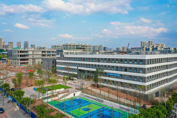 京東方重慶智慧創新中心。藍天攝