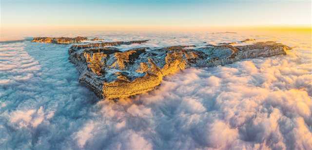 2021年，借助北京冬奧會的“東風”，打造冰雪經濟增長點，世界自然遺產金佛山煥發新的魅力。攝/汪新