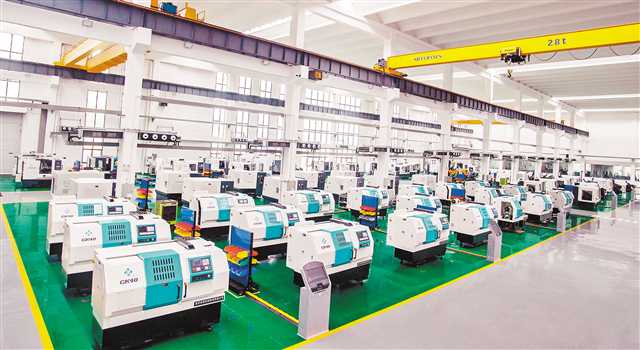 宏鋼數控智能化車間生產現場。（受訪者供圖）