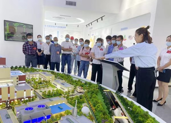 扶歡鎮人大代表參觀了解三峰環保發電公司發展情況。綦江區人大供圖