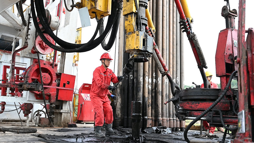 涪陵頁巖氣田焦頁18號平臺作業現場。李占軍攝