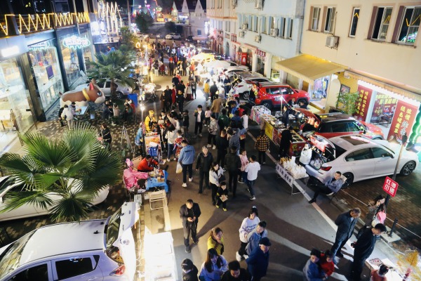 后備箱攤位。楊孝永攝