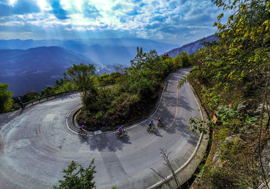 運動員在第十七屆中國國際山地戶外運動公開賽比賽中。