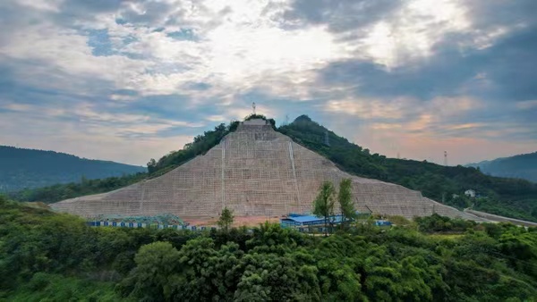 萬州北部新城項目渝巴路工程3#高邊坡正式完工。中交四航局六公司供圖