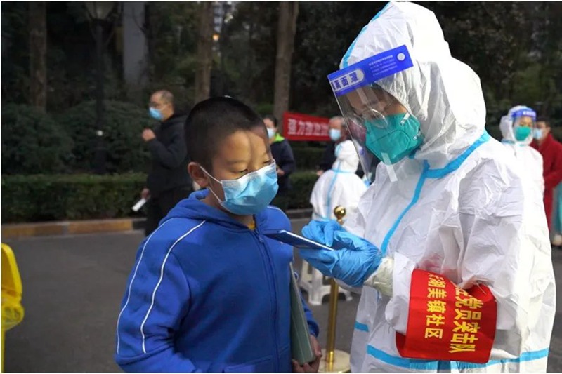 志愿者工作中?兩江新區供圖