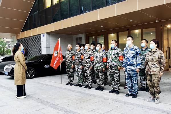 沙坪壩區退役軍人紅巖志愿服務隊集合完畢。受訪單位供圖