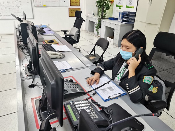 何維在進行車場調度工作。交通開投軌道集團供圖