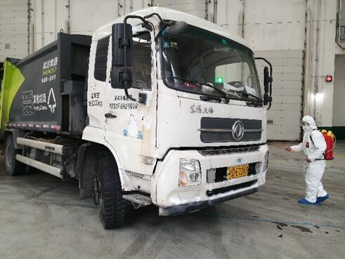 永川三峰公司工作人員開展消殺工作。三峰環境集團供圖