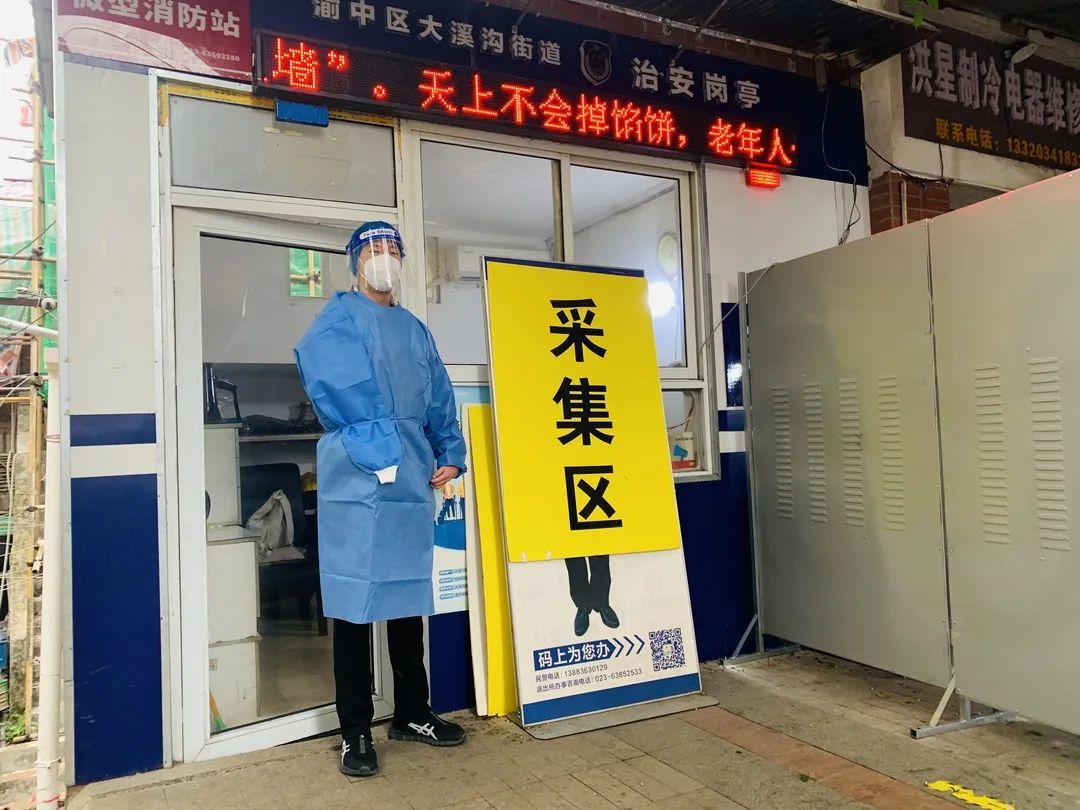 志愿者廖克力在防疫一線。受訪者供圖