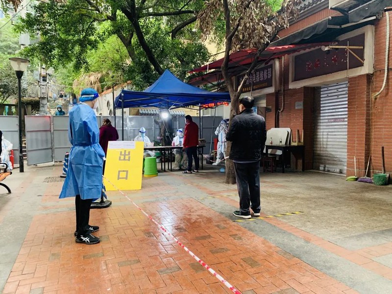 志愿者廖克力在防疫一線。? 受訪者供圖