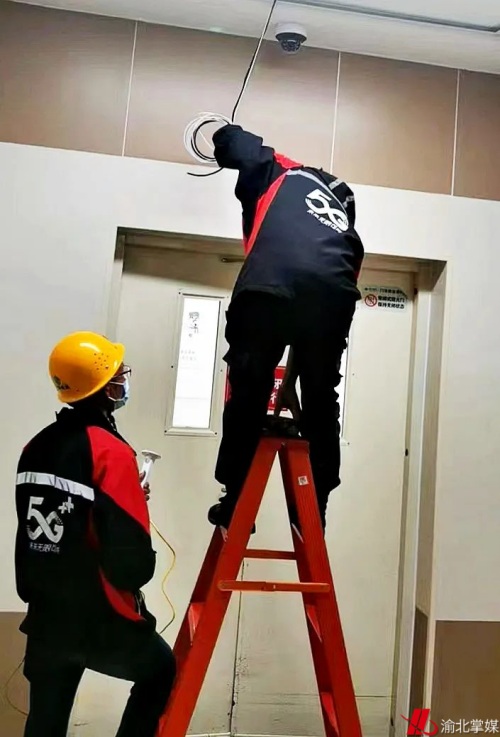 移動渝北分公司到國博中心方艙醫院維護網絡建設。