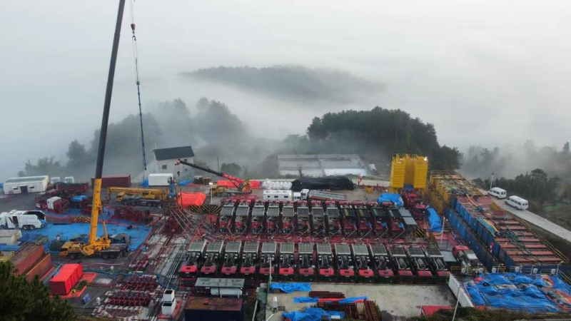 綦江頁巖氣田丁頁7井大型壓裂施工現場。中國石化勘探分公司供圖