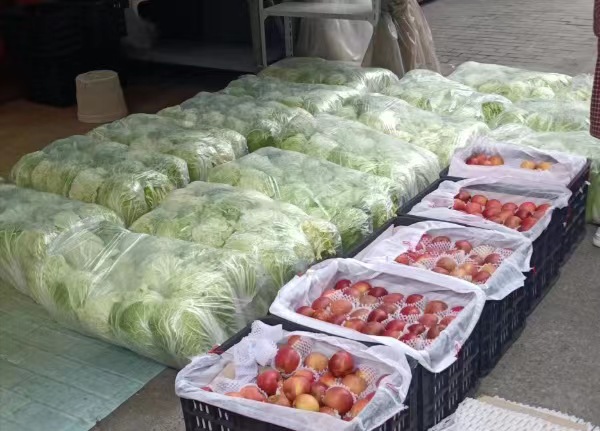 擺放整齊的愛心蔬果。雙鳳橋街道供圖