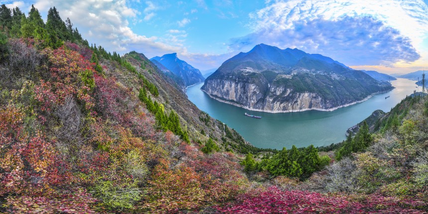 長江瞿塘峽一帶景色宜人，秀美如畫。王正坤攝