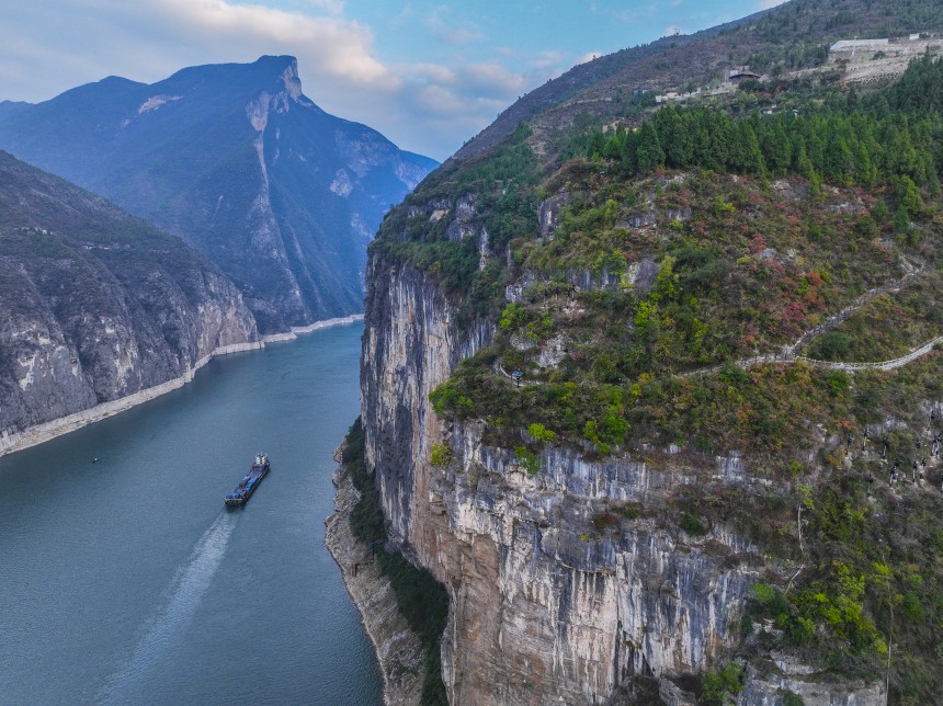 長江瞿塘峽一帶景色宜人，秀美如畫。王正坤攝