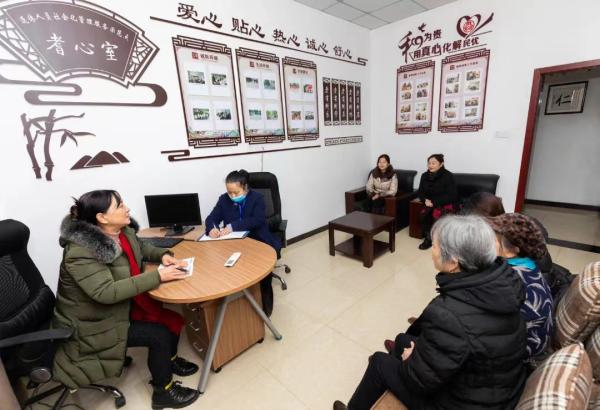 正在調解矛盾?；ㄏ值拦﹫D