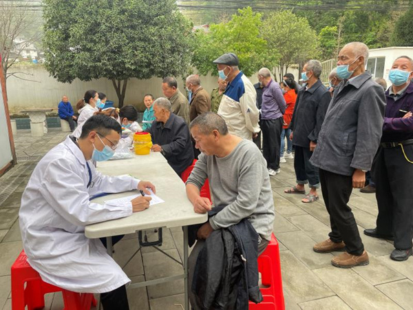 姜家鎮定期開展“義診”活動。姜家鎮政府供圖