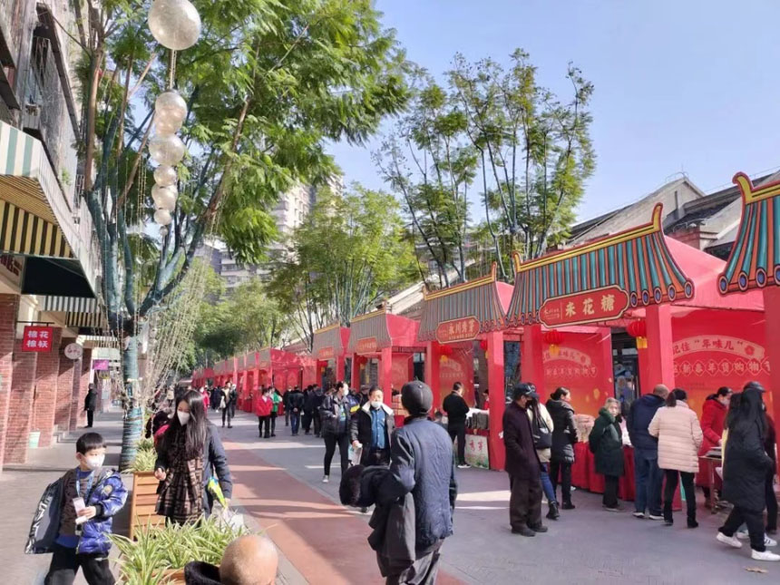 永川區開展的新春年貨購物節現場。市住房城鄉建委供圖