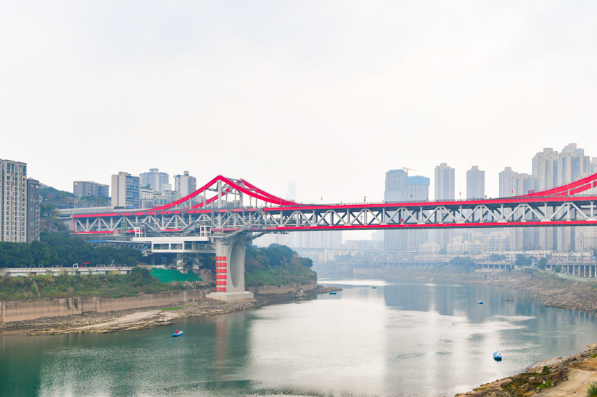 重慶軌道交通10號線曾家巖站。鄒樂攝