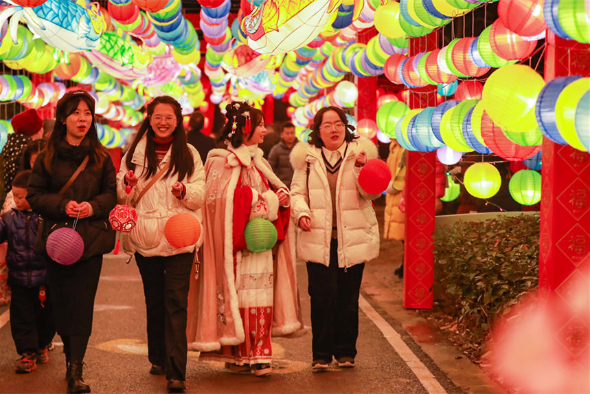 不少漢服愛好者來活動現場打卡拍照。熊偉攝