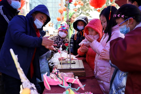 九龍西苑公租房開展“虎走留?！び裢糜骸蹦嗨芑顒?。重慶市公共租賃房管理局供圖